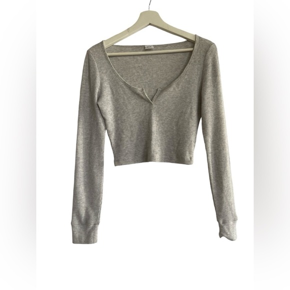 Aritzia TNA Grey Waffle Long Sleeve Crop Top Size Small - Picture 1 of 10